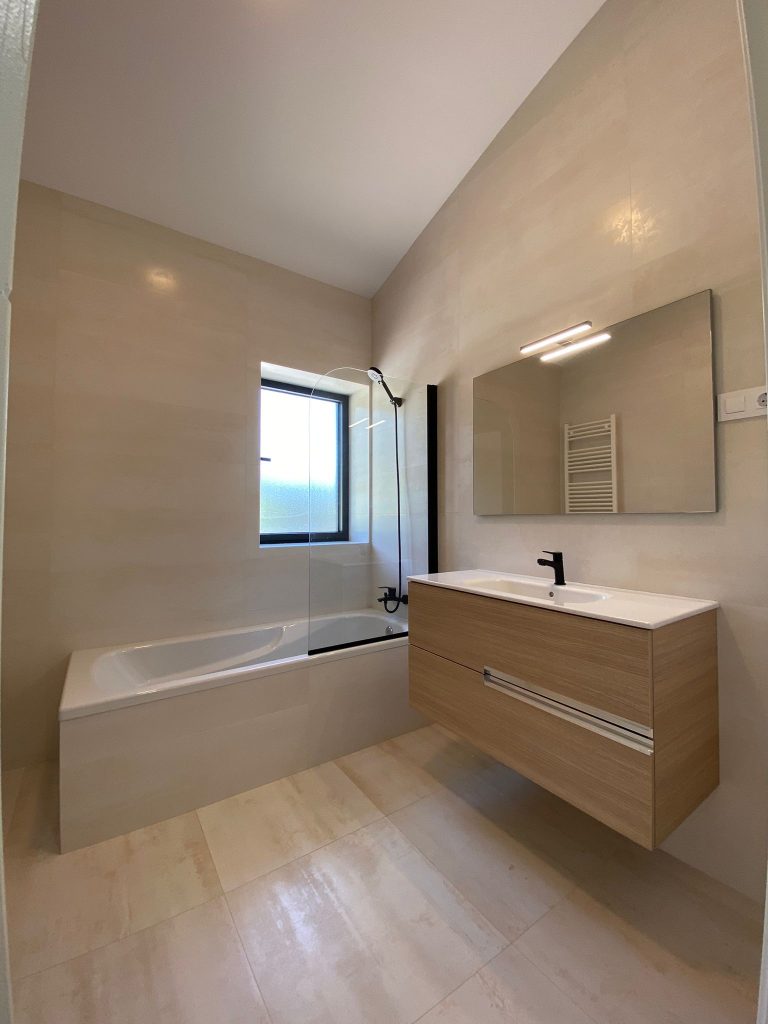 Baño común en planta superior Casa La Neja