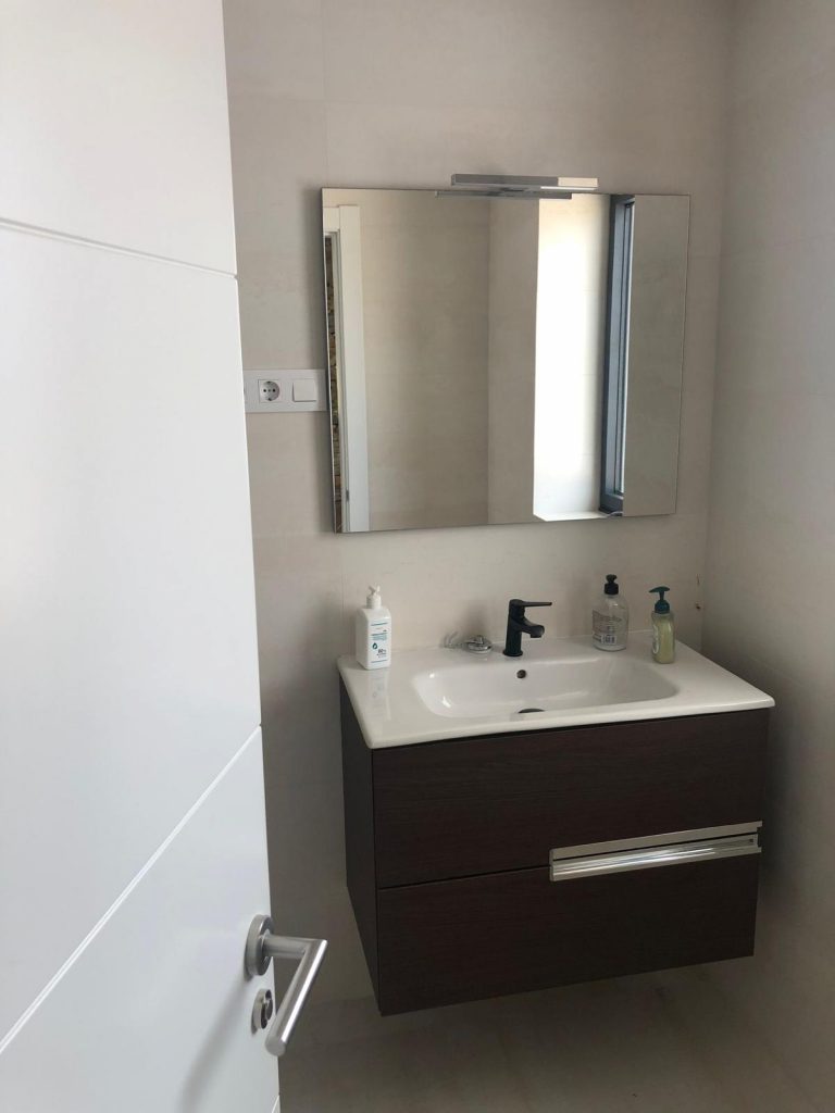 Baño Común Planta inferior en Casa La Neja